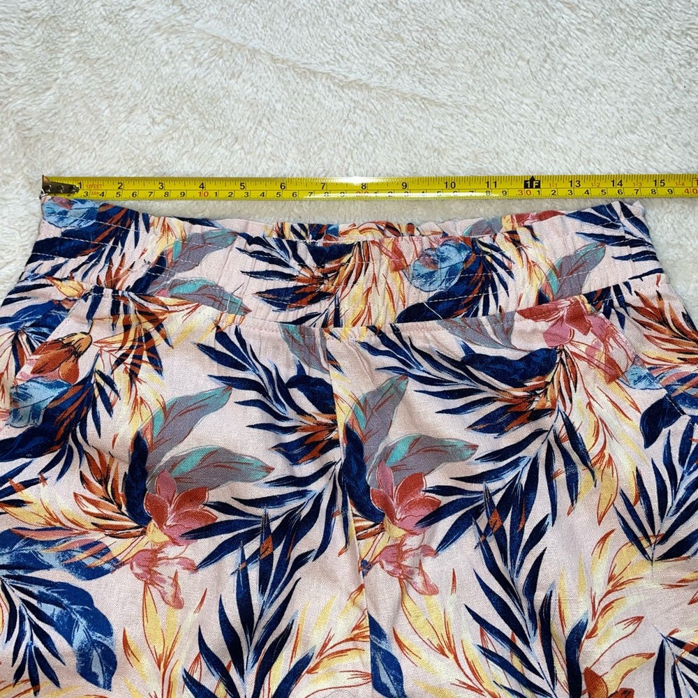 Caribbean Joe Multicolor Floral and Fern Patterned Capris - Picture 3 of 7